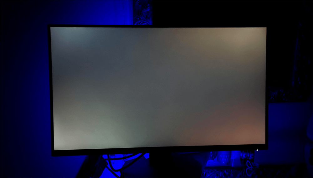 电脑屏幕角落漏白光的原因