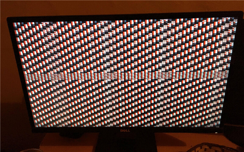 电脑显示屏花屏的原因 电脑显示屏花屏的原因