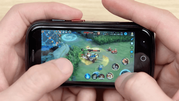 图片10.3.0英寸手机玩游戏.png 图片10.3.0英寸手机玩游戏.png