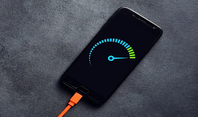 2.手机充电中.jpg 2.手机充电中.jpg