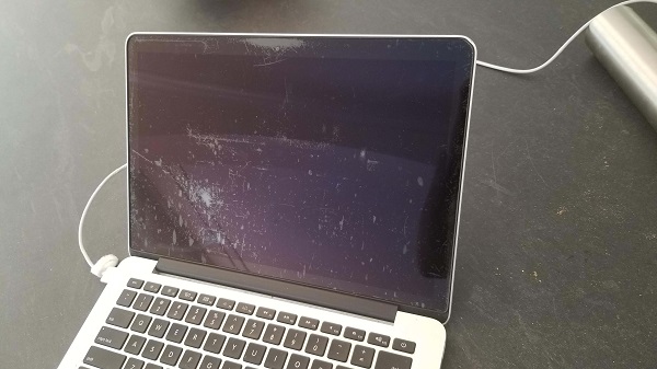 用酒精擦电脑屏幕之后.jpg 用酒精擦电脑屏幕之后.jpg